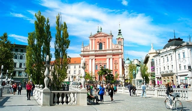 Ljubljana Funicular Ride and Guided Walking Tour