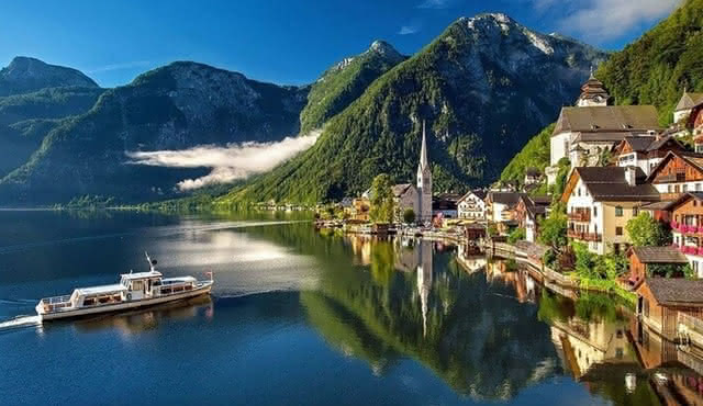 Majestic Walking Tour of Hallstatt