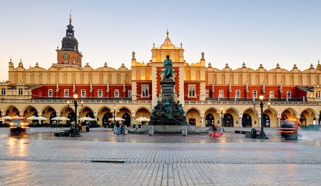 Visite guidée privée de la vieille ville de Cracovie et de la Halle aux Draps