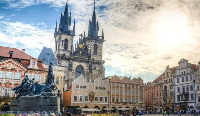 Private Transfer with 2‐Hour Sightseeing Stop, Brno to Prague