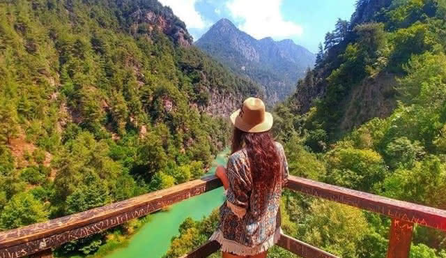 Chouwen Lake Hiking and Swimming