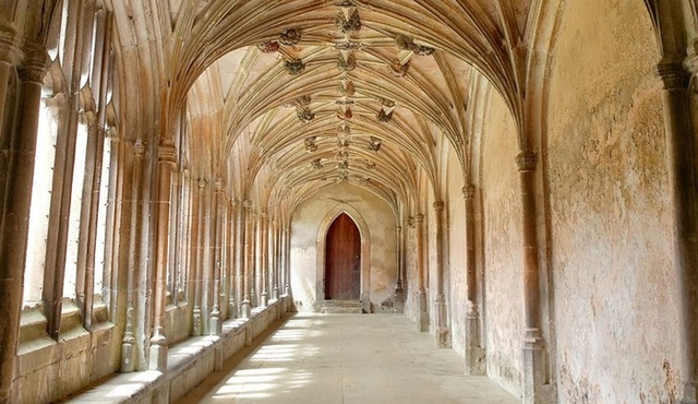 Harry Potter Filming Locations: Gloucester, Lacock from London