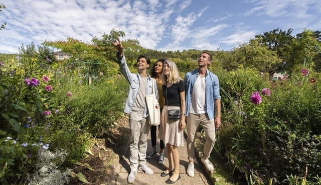 Visite de Giverny et Versailles en petit groupe au départ de Paris avec déjeuner