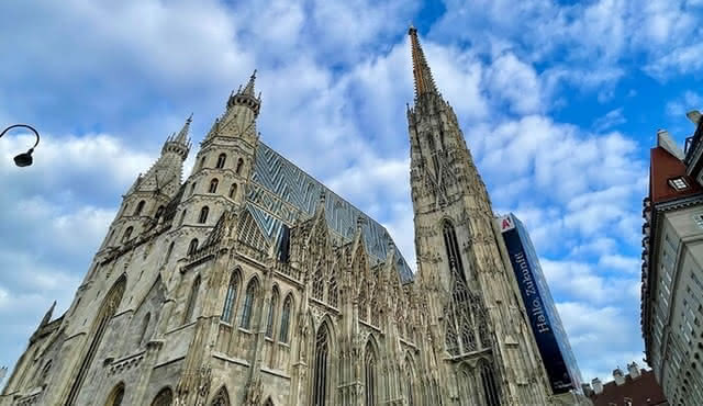 Palaces and hidden courtyards, Discover Vienna like never before