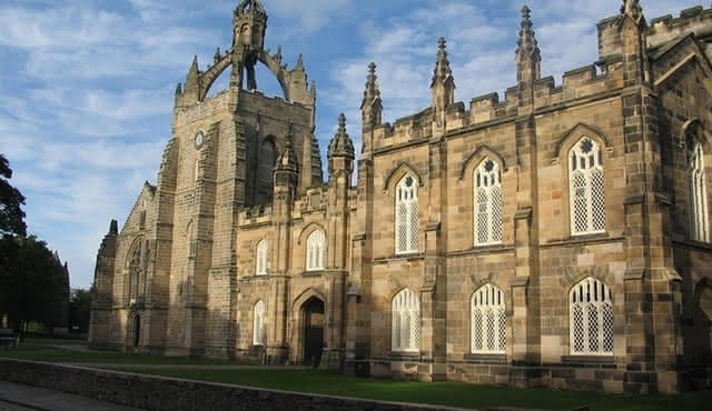 Aberdeen: Small‐Group Historical Walking Tour