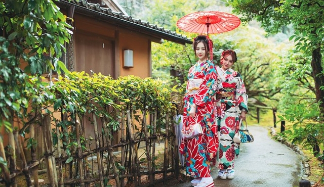 Kimono 'Furisode' à manches longues à Kyoto