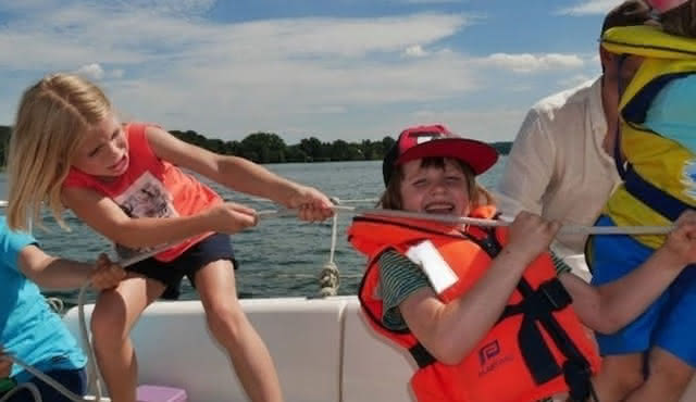 Family sailing from Bad Saarow near Berlin