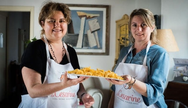 Market tour, lunch or dinner and show cooking at a Cesarina's home in Bologna