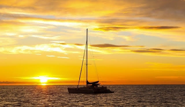 A 2‐hour sunset catamaran experience from La Rochelle