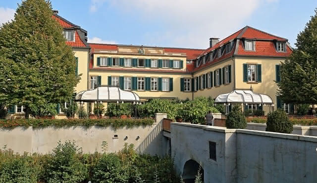 Private scavenger hunt around the Berge Castle in Gelsenkirchen