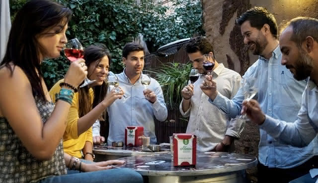 Tour privato a piedi di degustazione di vini e tapas di Saragozza