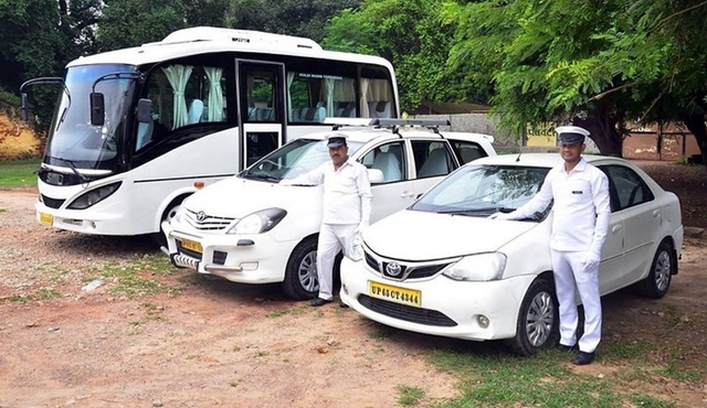 Private Transfer: Delhi Airport to Delhi Hotel