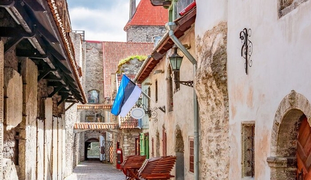 Tallinn Walking Tour: Discover Old Town & Historic Landmarks