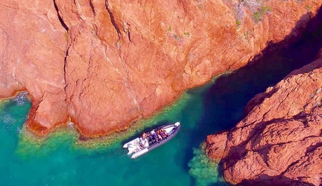 Calanques and red rocks — Departure Saint Raphaël