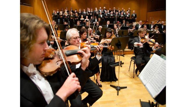 Tschechische Symphoniker Prag & Coro di Praga: Requiem di Mozart e Quinta Sinfonia di Beethoven