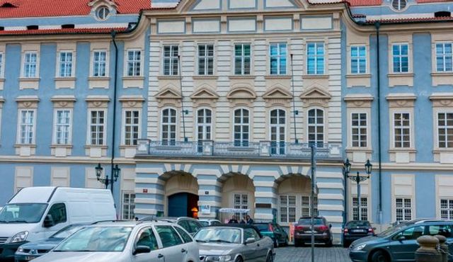 Lihtenştayn Sarayı (Malostranské náměstí)