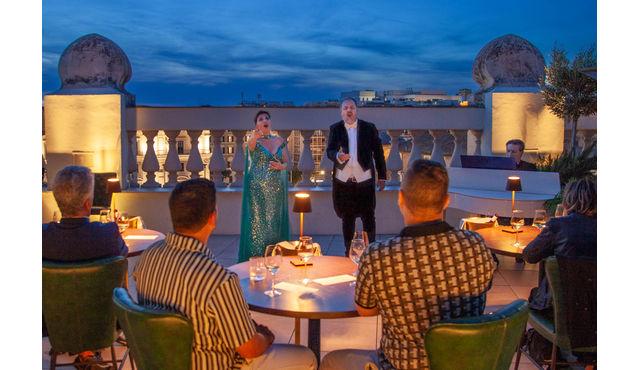 Ópera al aire libre y aperitivo en la Terrazza Borromini