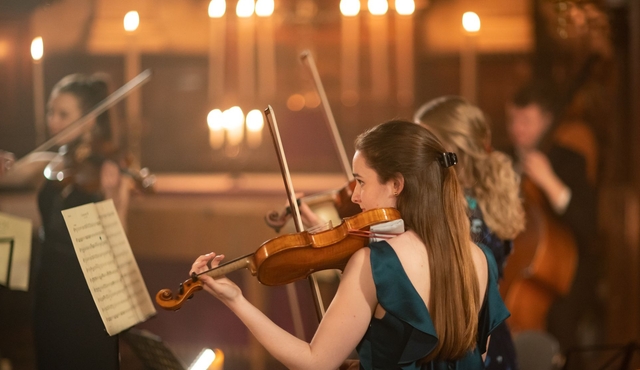 Rachmaninovův klavírní koncert a Vivaldiho Čtvero ročních období při svíčkách