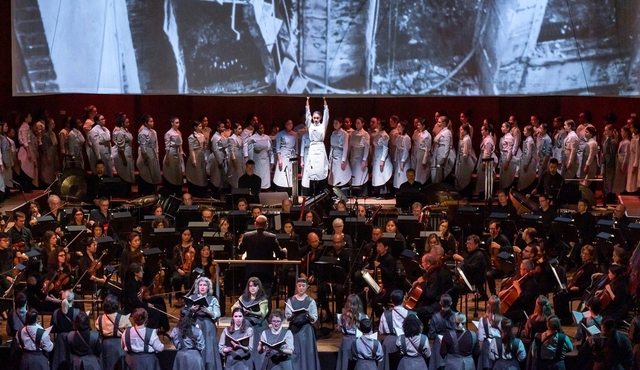 Julia Wolfe’un bestelediği, 146 genç kadın şarkıcının yer aldığı dramatik oratoryo