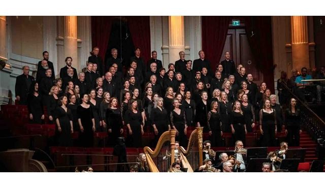 Hollanda Radyo Korosu eşliğinde Rossini’nin Stabat Mater’i